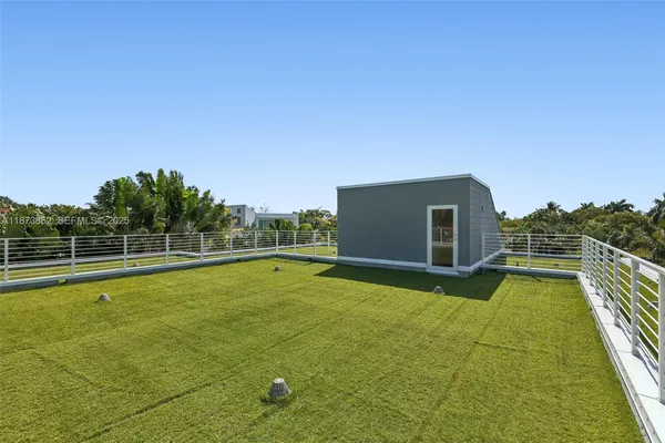 $7,750,000 | 425 Harbor Drive, Key Biscayne, FL 33149