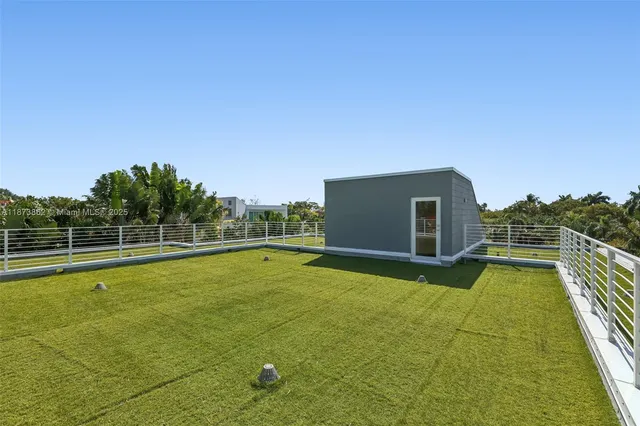 $7,750,000 | 425 Harbor Drive, Key Biscayne, FL 33149