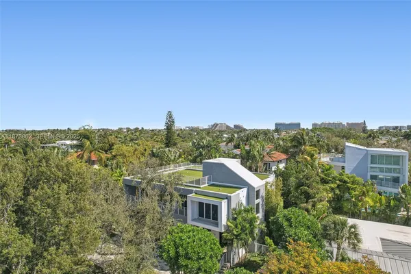 $7,750,000 | 425 Harbor Drive, Key Biscayne, FL 33149