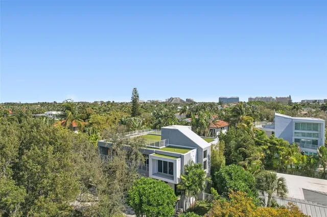 $7,750,000 | 425 Harbor Drive, Key Biscayne, FL 33149