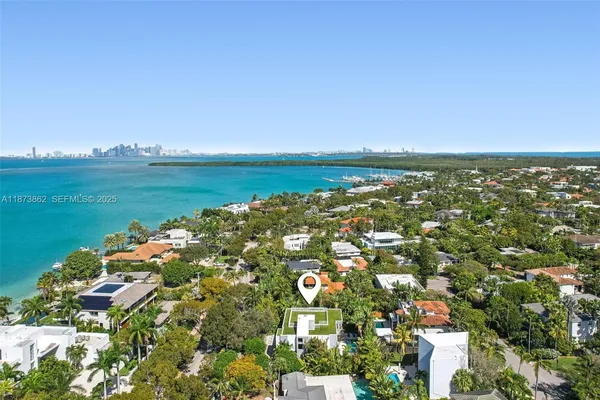$7,750,000 | 425 Harbor Drive, Key Biscayne, FL 33149