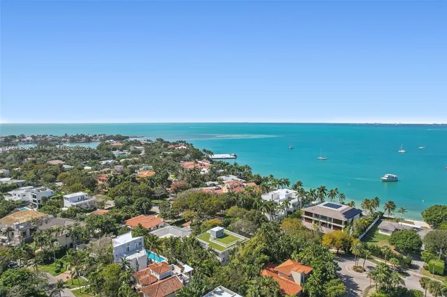 $7,750,000 | 425 Harbor Drive, Key Biscayne, FL 33149