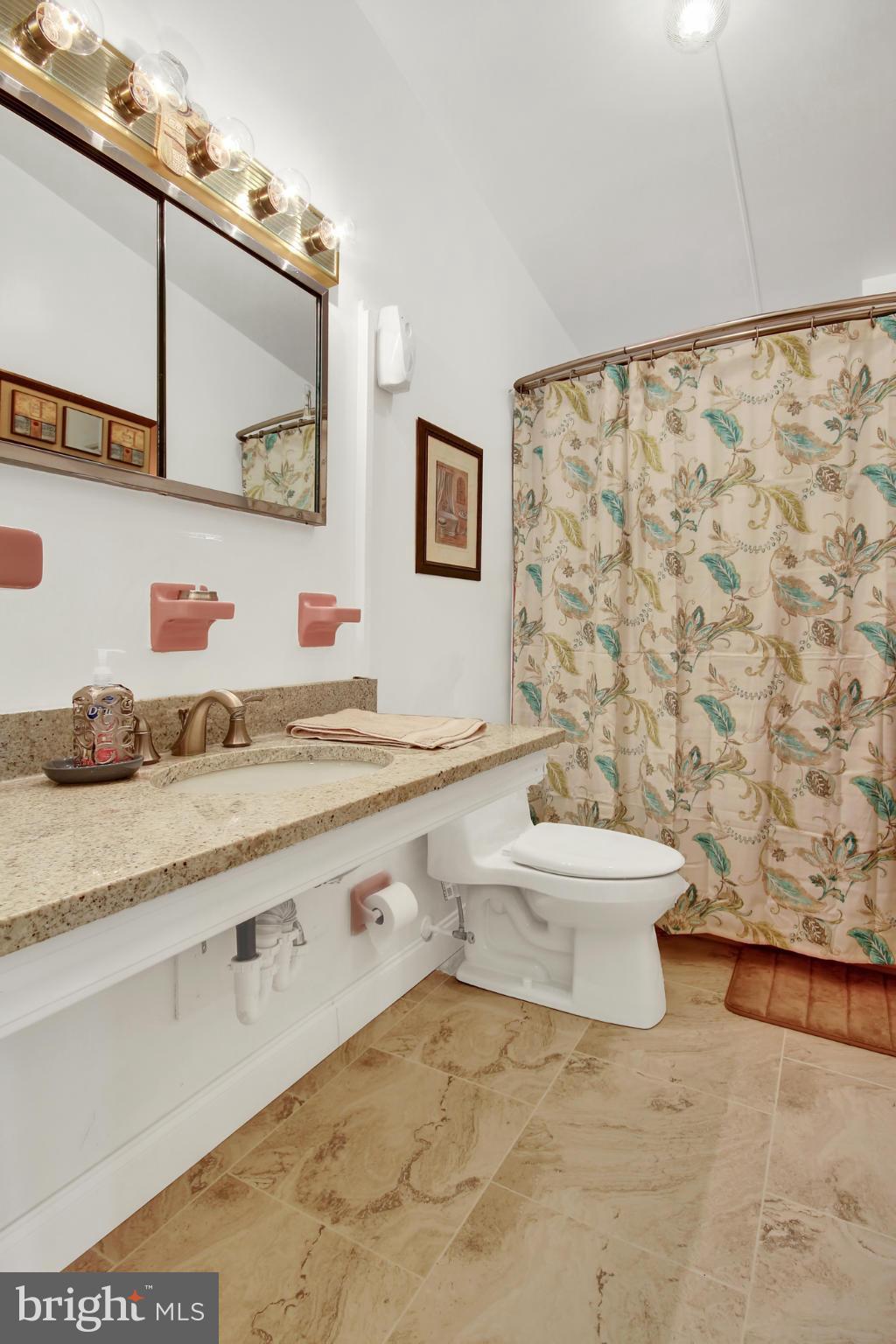6243 Robin Hill Road Baltimore, MD 21207 - Photo 13 of 30 Bath
