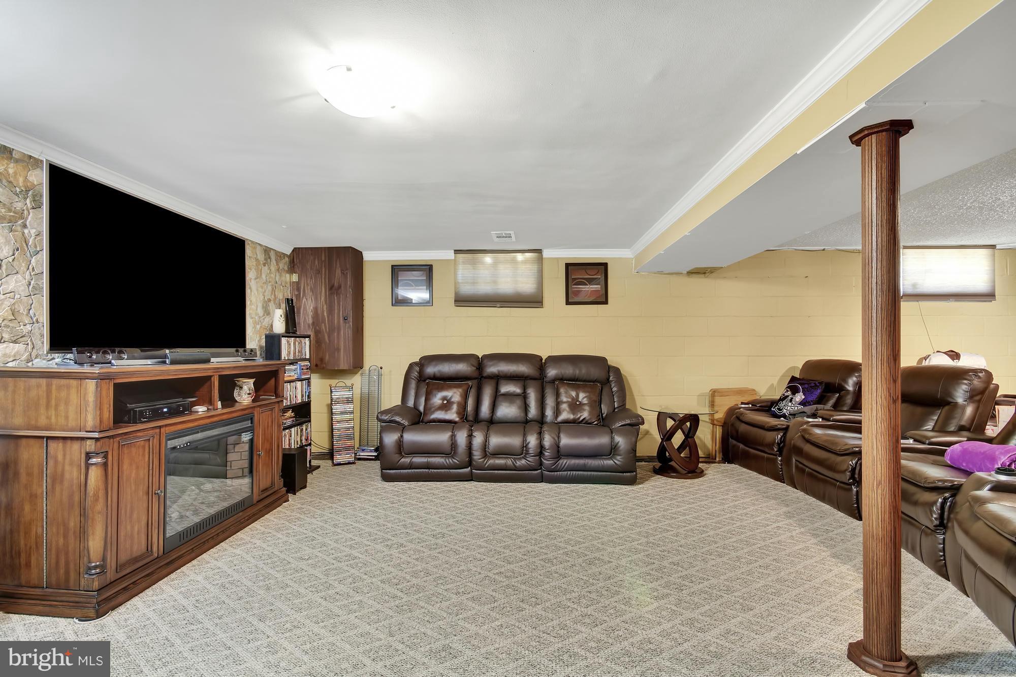 6243 Robin Hill Road Baltimore, MD 21207 - Photo 19 of 30 Den