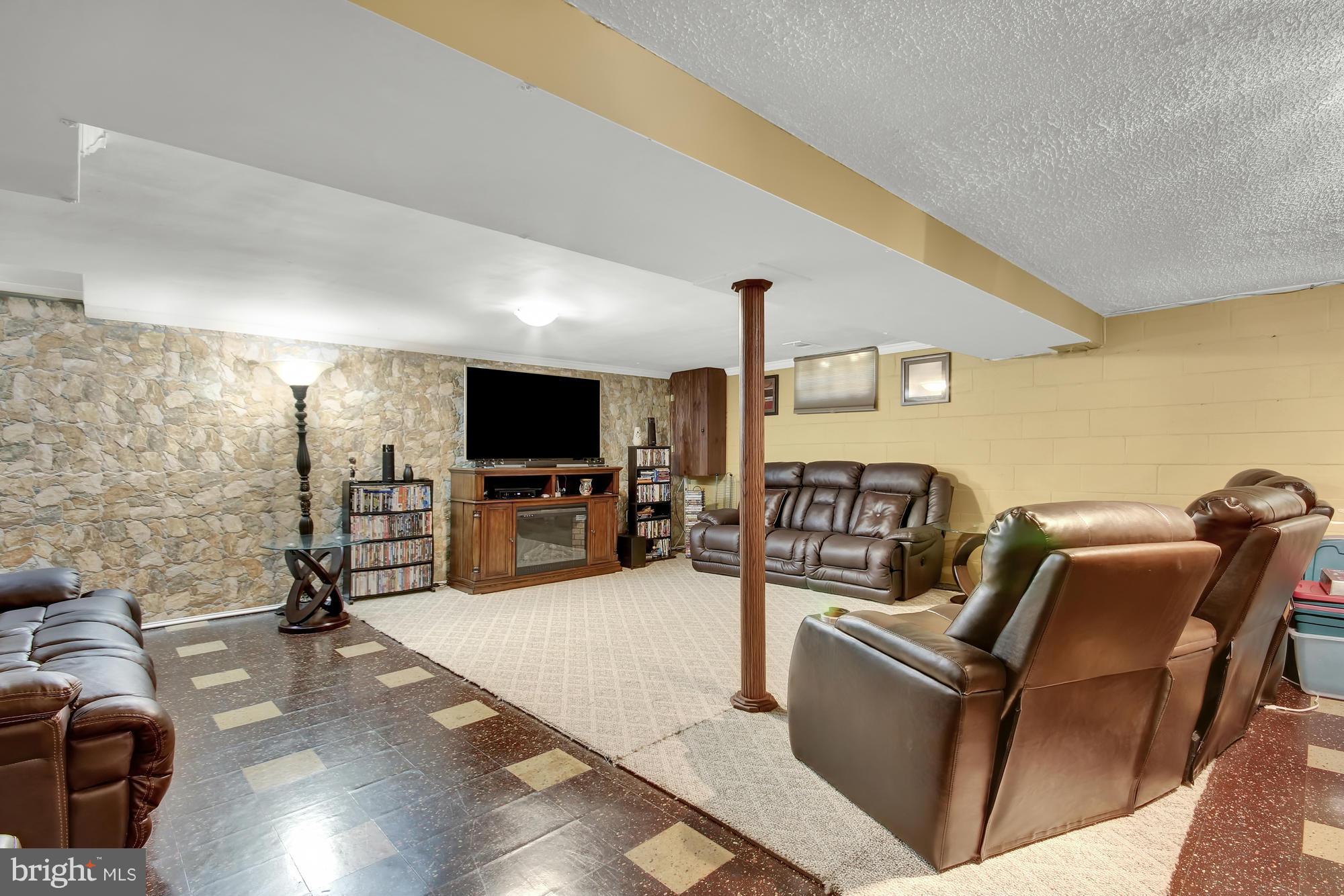 6243 Robin Hill Road Baltimore, MD 21207 - Photo 20 of 30 Den