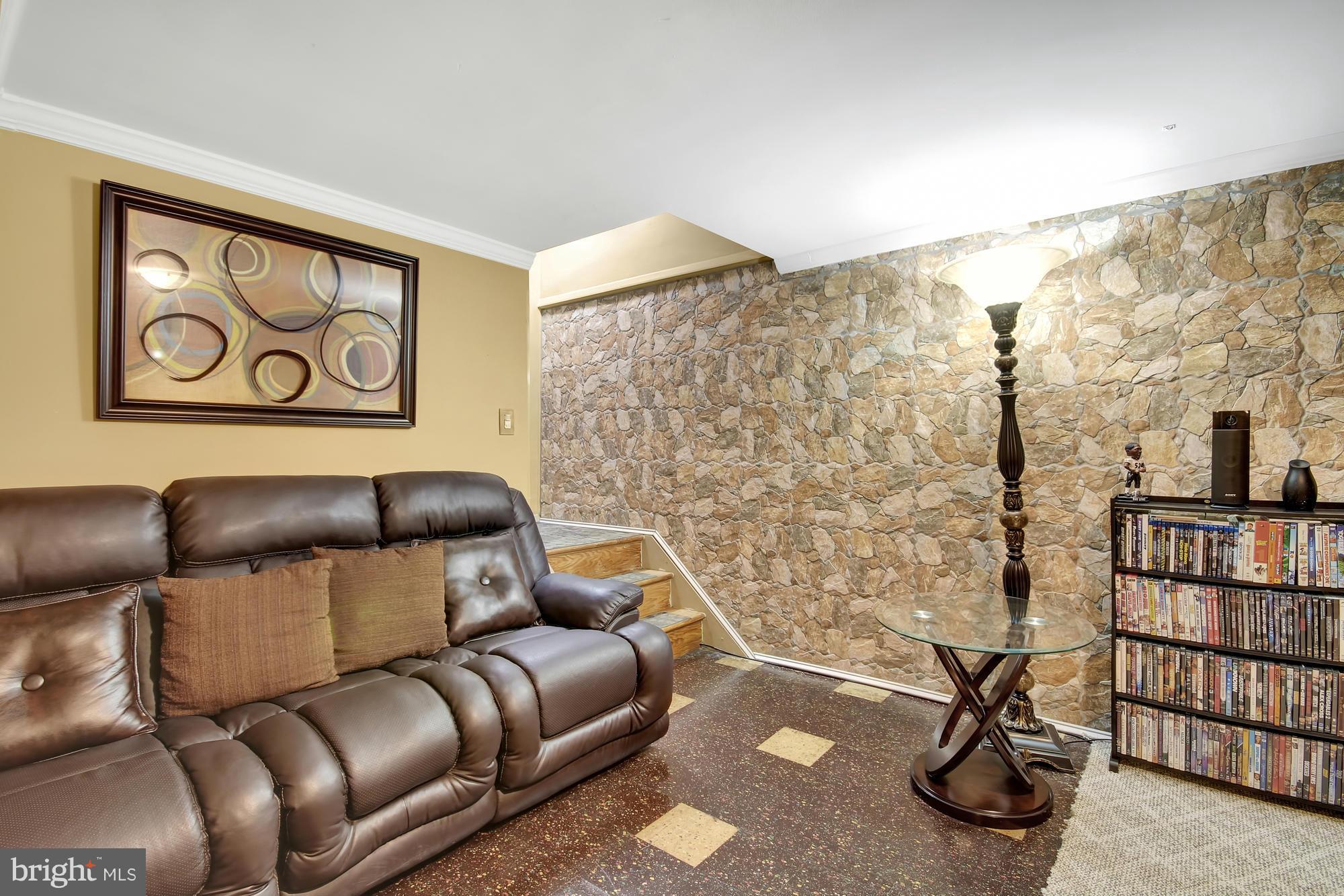 6243 Robin Hill Road Baltimore, MD 21207 - Photo 21 of 30 Den