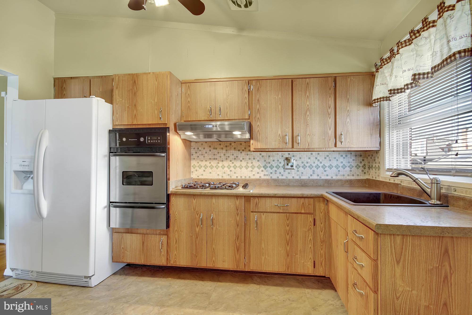 6243 Robin Hill Road Baltimore, MD 21207 - Photo 7 of 30 Kitchen