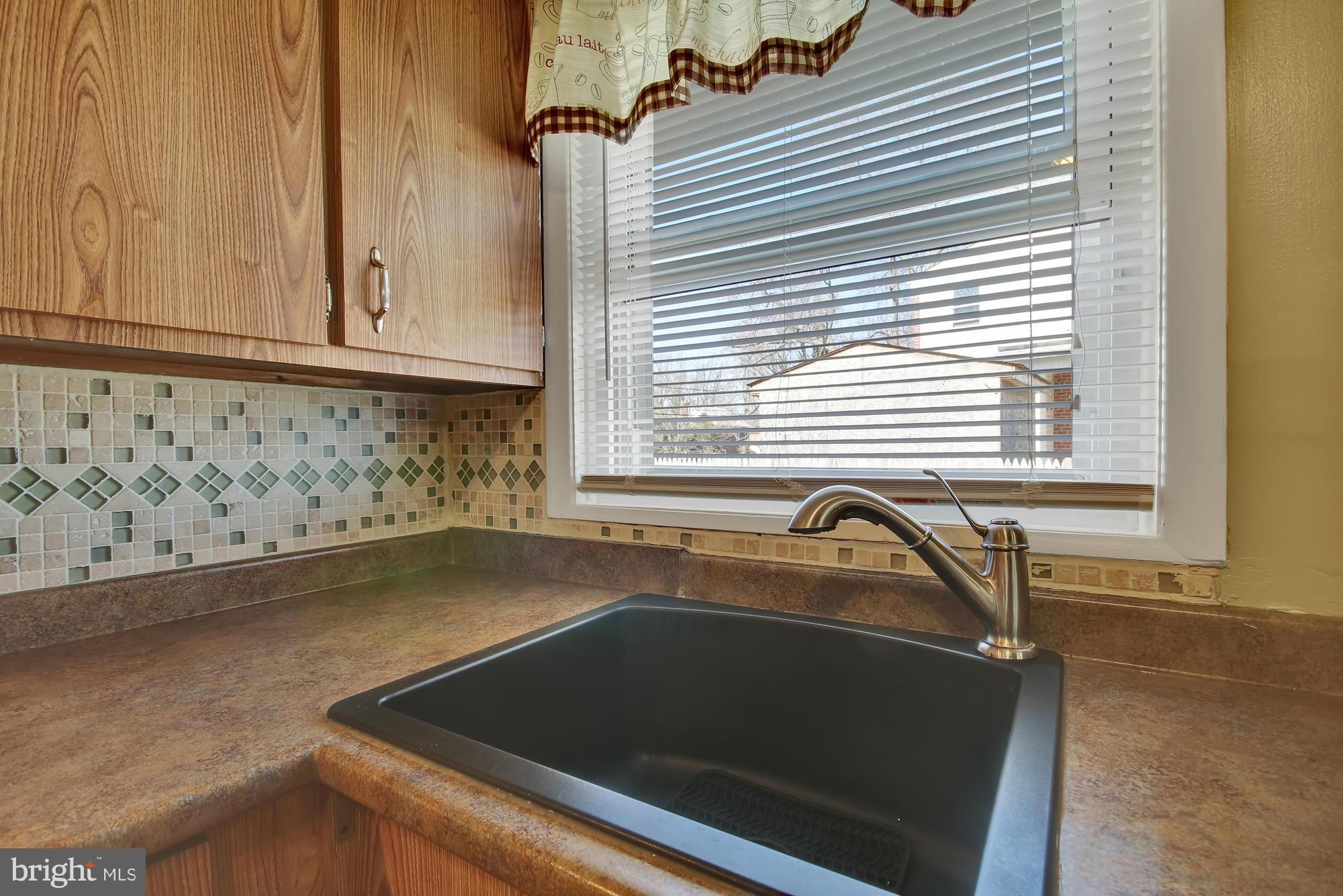 6243 Robin Hill Road Baltimore, MD 21207 - Photo 10 of 30 Kitchen