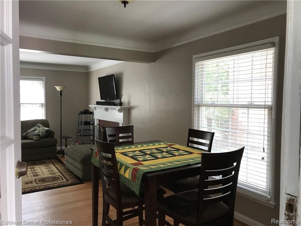 1002 Hawthorne Road Grosse Pointe Woods, MI 48236 - Photo 5 of 26