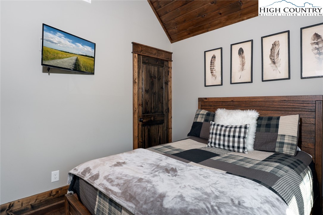 344 High Country Overlook Banner Elk, NC 28604 - Photo 25 of 48 a bedroom with a bed and painting on the wall