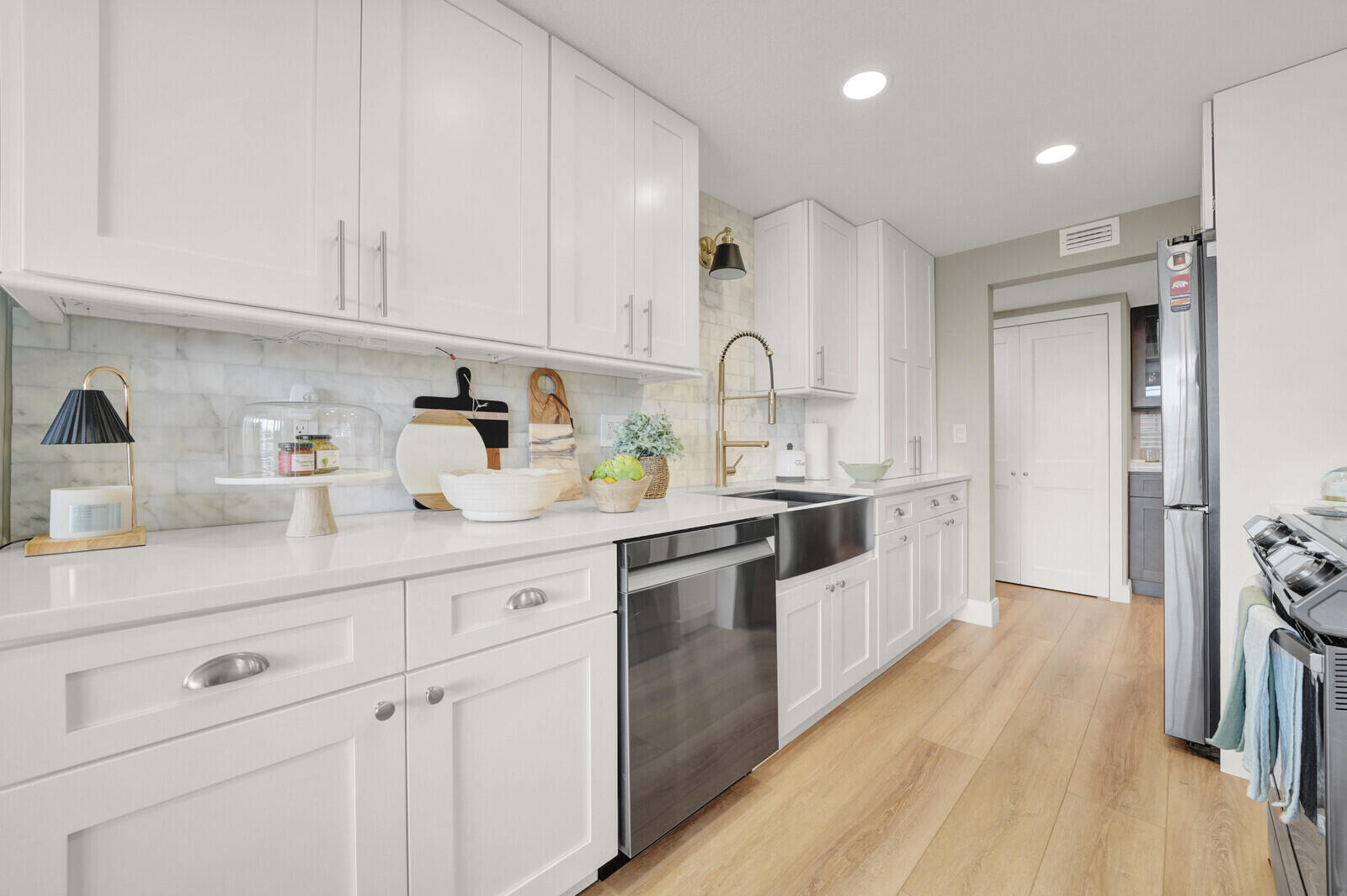 800 Jeffery Street, Unit 403 Boca Raton, FL 33487 - Photo 11 of 48 Kitchen