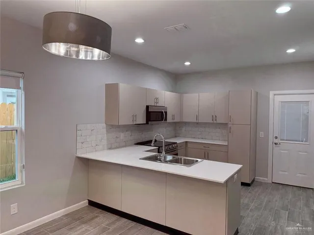 $1,250 | 816 Dove Avenue, Unit 2, Edinburg, TX 78542