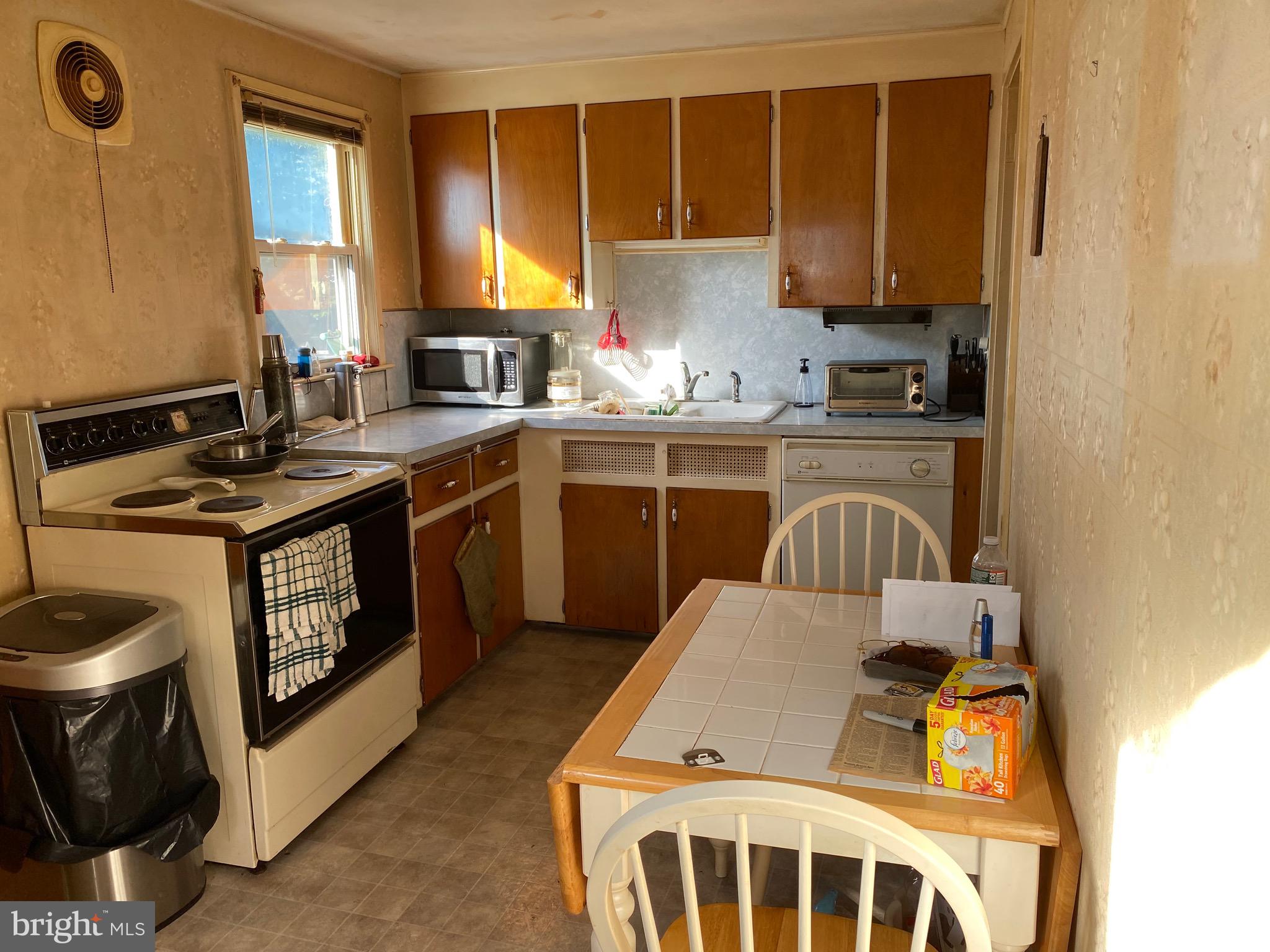 25 Rutledge Avenue Ewing, NJ 08618 - Photo 3 of 5 Gallery Image 3