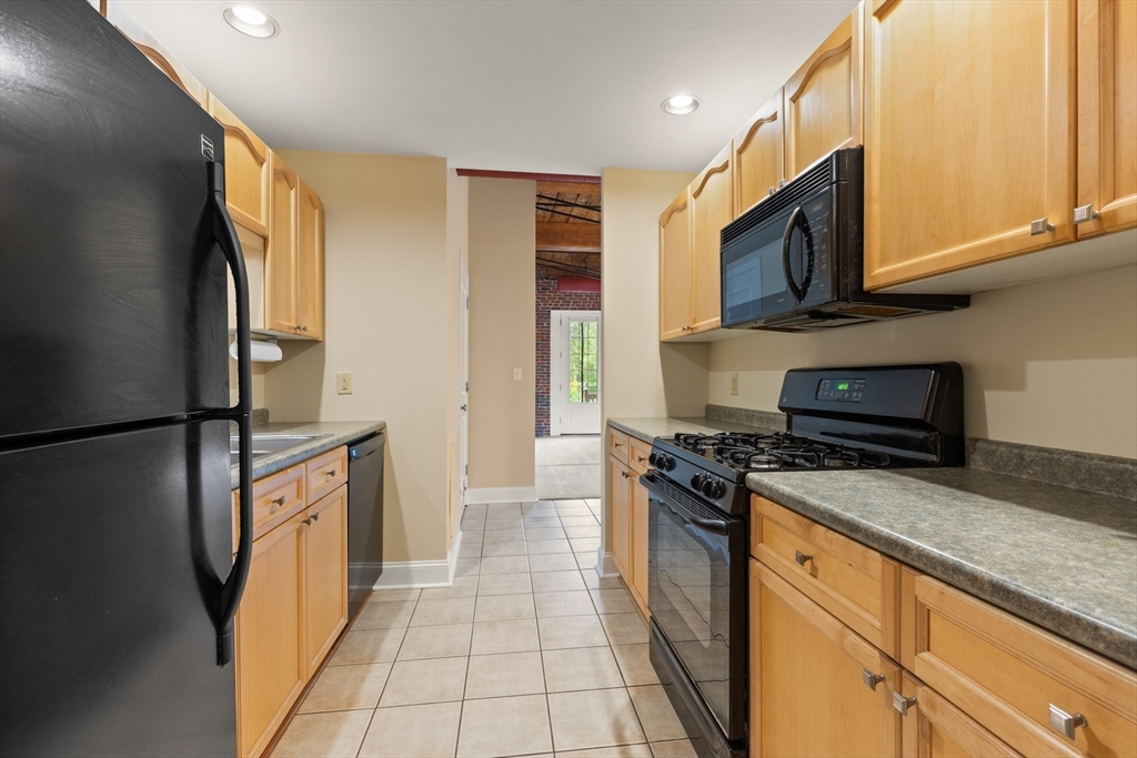 12 Brookside Road, Unit 5 Westford, MA 01886 - Photo 8 of 22