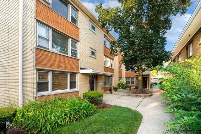 $134,900 | 3517 South Harlem Avenue, Unit C2, Berwyn, IL 60402