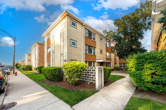 $134,900 | 3517 South Harlem Avenue, Unit C2, Berwyn, IL 60402