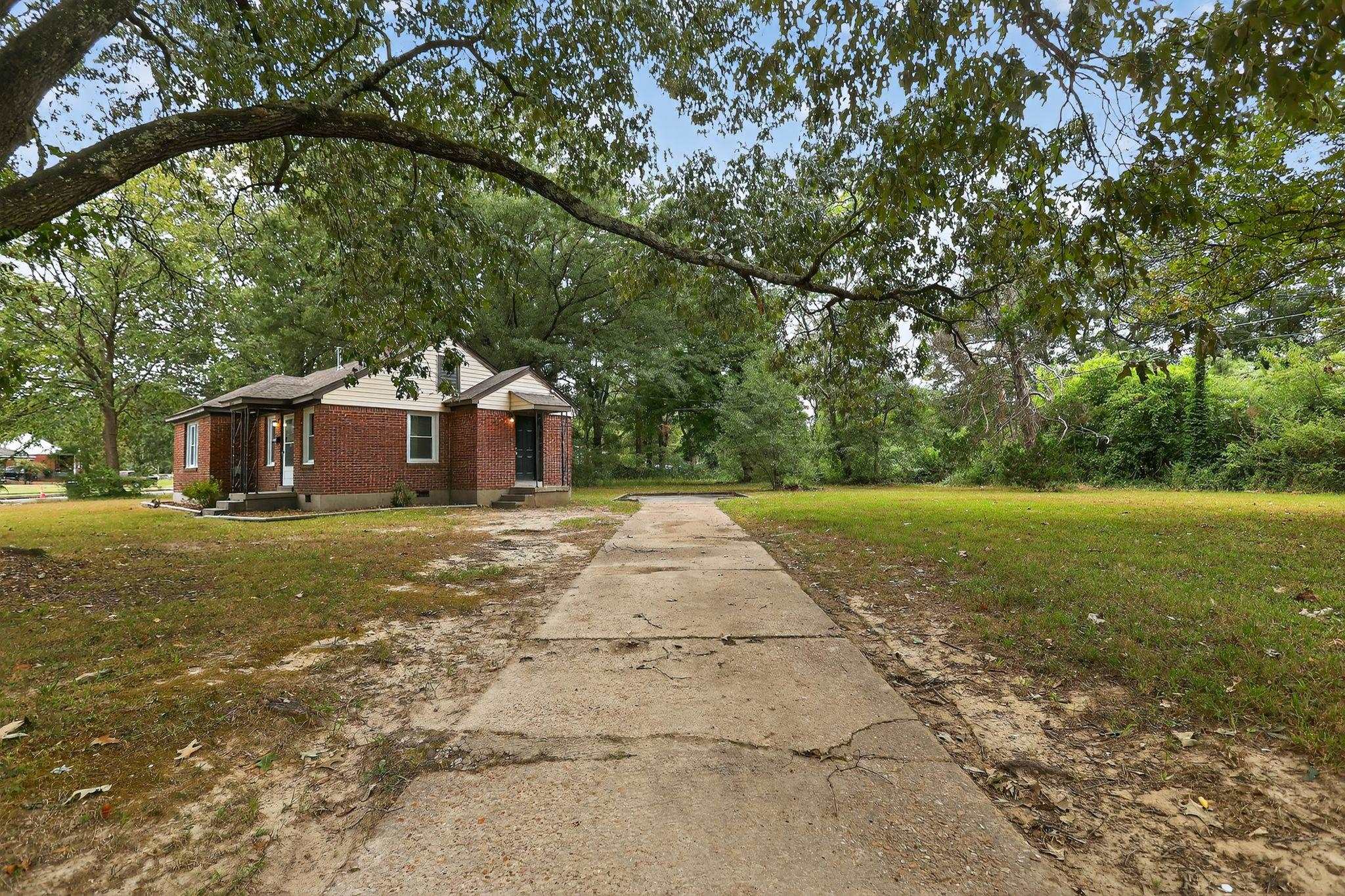 1563 Flamingo Road Memphis, TN 38117 - Photo 31 of 33 View of front of home featuring driveway, a front lawn, brick siding, and crawl space