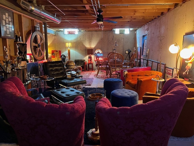 1229 Pennsbury Lane Aurora, IL 60502 - Photo 24 of 25 a room with lots of furniture and flower