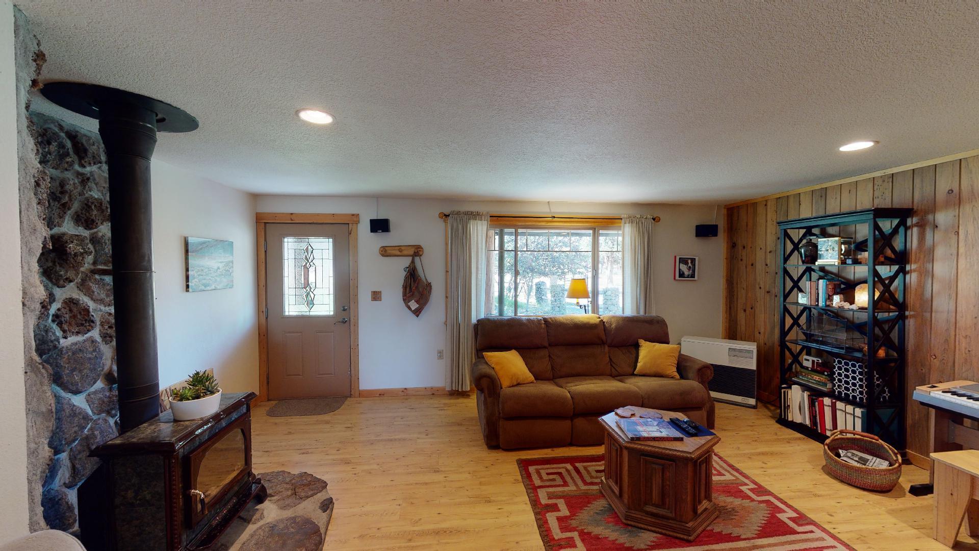 17478 Forked Horn Road Sisters, OR 97759 - Photo 19 of 62 Living Room