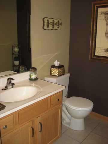 1444 Mackenzie Lane Elgin, IL 60120 - Photo 16 of 25 a bathroom with a toilet sink and mirror