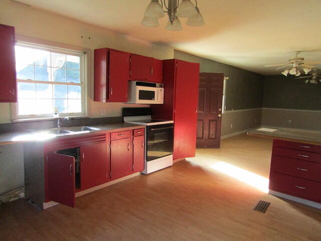 1432 Winchester Road Irvine, KY 40336 - Photo 13 of 16 IMG_5626