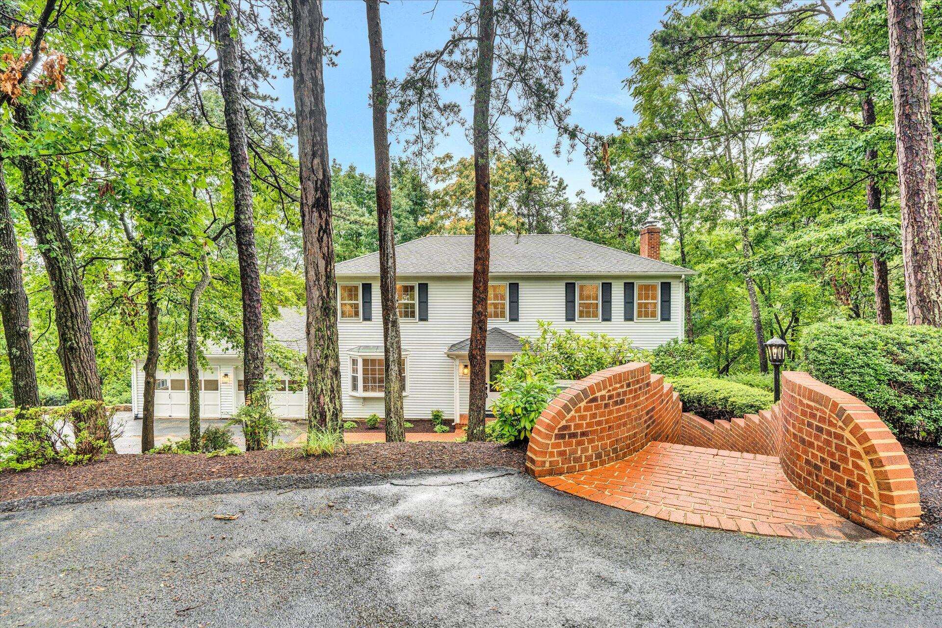 2712 Summit Ridge Road Northeast Roanoke, VA 24012 - Photo 1 of 47 02-DSC8411