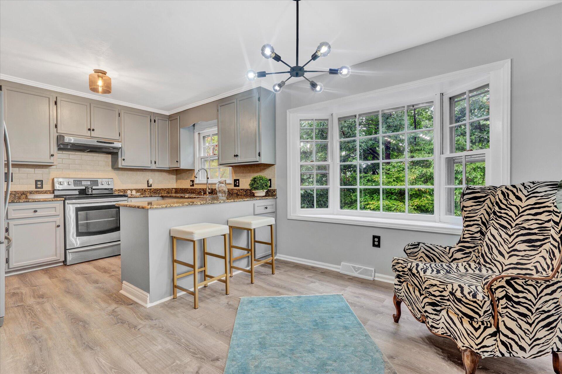 2712 Summit Ridge Road Northeast Roanoke, VA 24012 - Photo 13 of 47 13-DSC8342