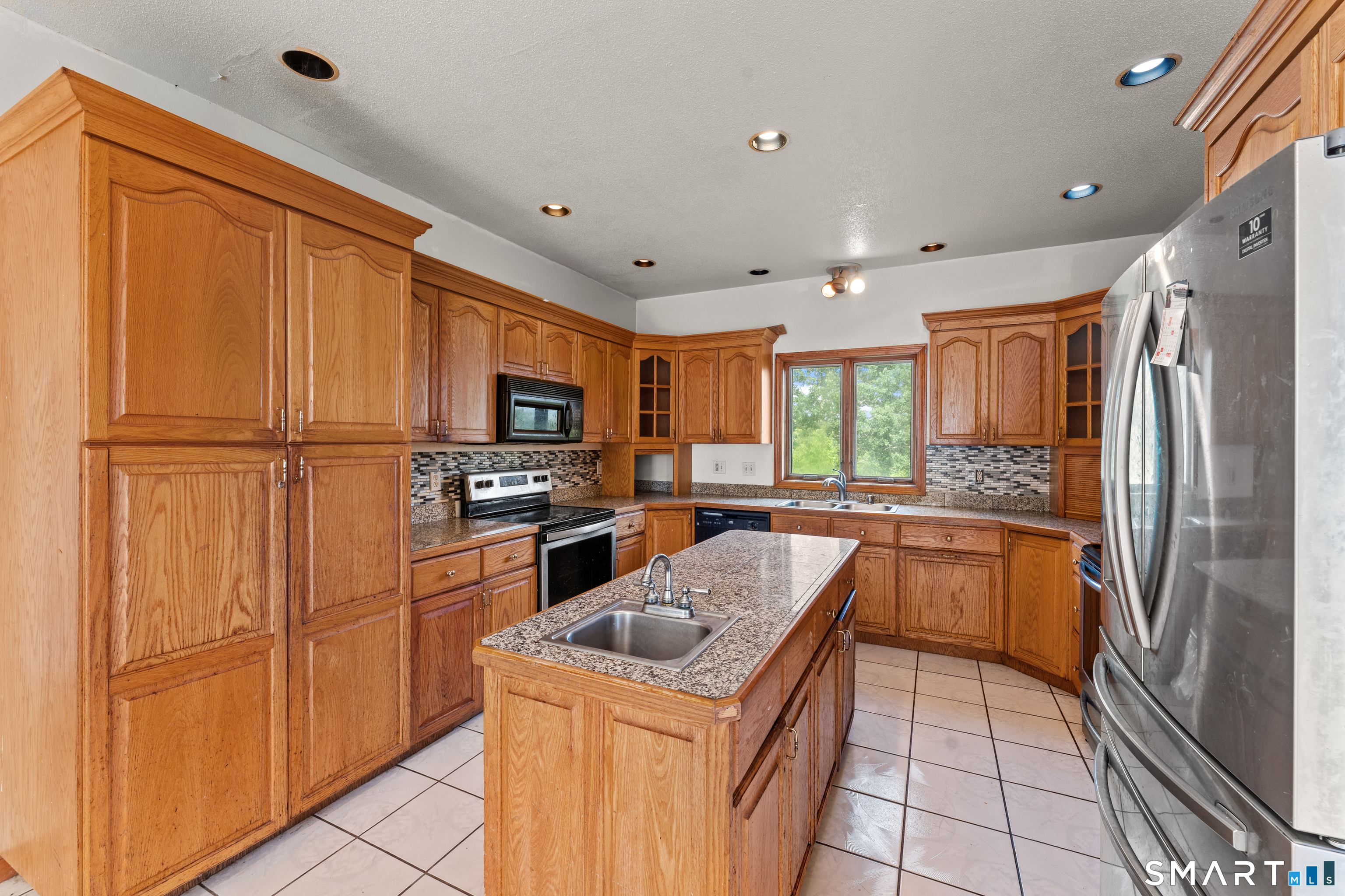 77 Graham Ridge Road Naugatuck, CT 06770 - Photo 13 of 40