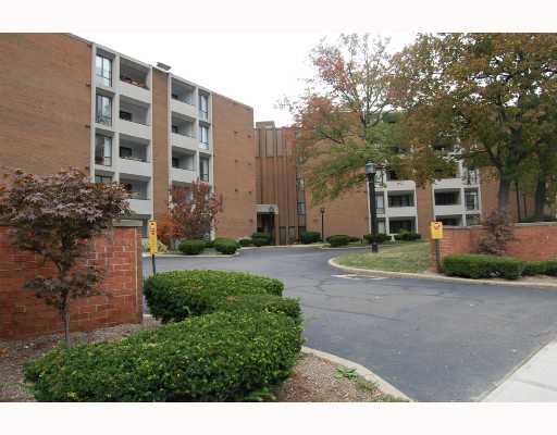 900 Washington Road, Unit 406 Mt. Lebanon, PA 15228 - Photo 1 of 13 Exterior Front.