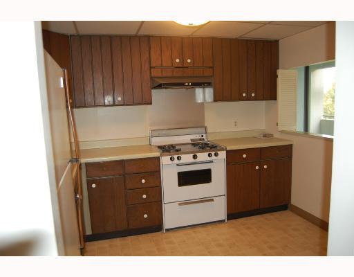 900 Washington Road, Unit 406 Mt. Lebanon, PA 15228 - Photo 6 of 13 Kitchen.