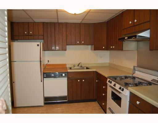 900 Washington Road, Unit 406 Mt. Lebanon, PA 15228 - Photo 7 of 13 Kitchen.