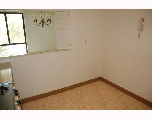 900 Washington Road, Unit 406 Mt. Lebanon, PA 15228 - Photo 8 of 13 Kitchen.