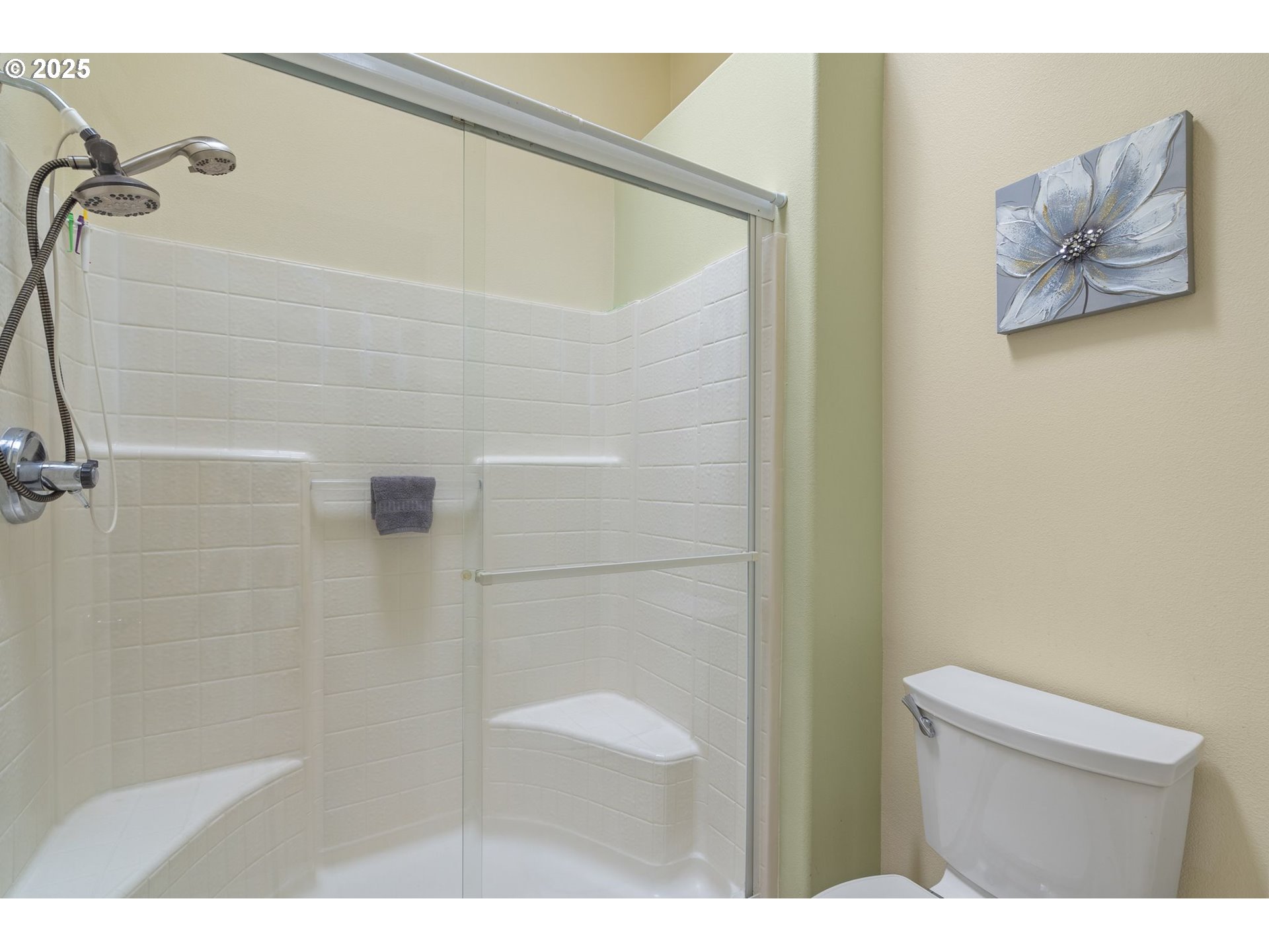 3010 Southwest Phyllis Drive Gresham, OR 97080 - Photo 34 of 48 a bathroom with a shower