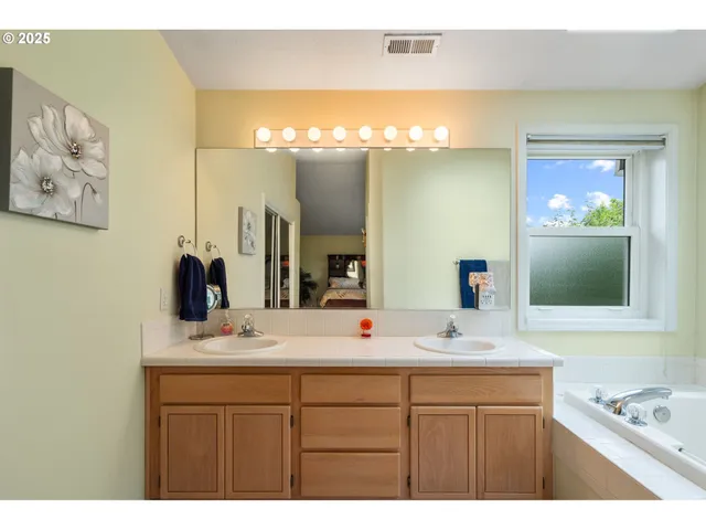 $550,000 | 3010 Southwest Phyllis Drive, Gresham, OR 97080