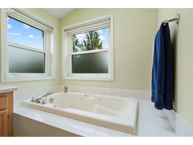 $550,000 | 3010 Southwest Phyllis Drive, Gresham, OR 97080