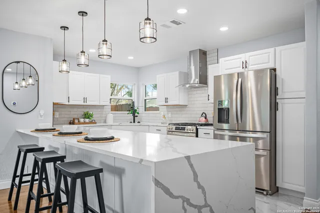 $308,800 | 1555 West Lullwood Avenue, San Antonio, TX 78201