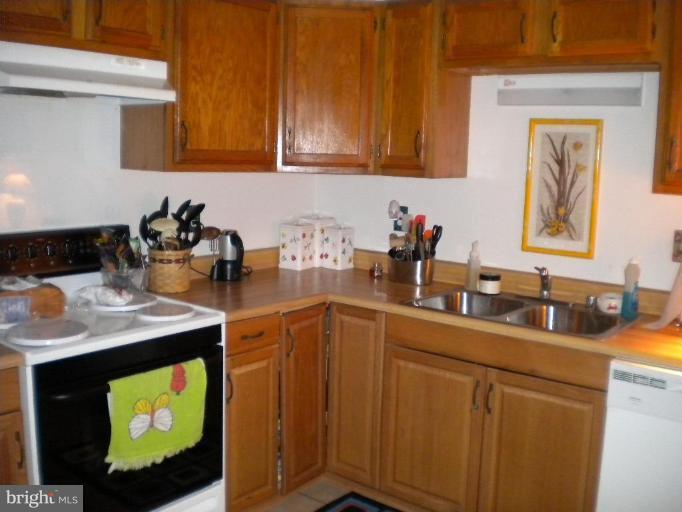 3511 Blue Coat Road Nottingham, MD 21236 - Photo 5 of 15 Kitchen