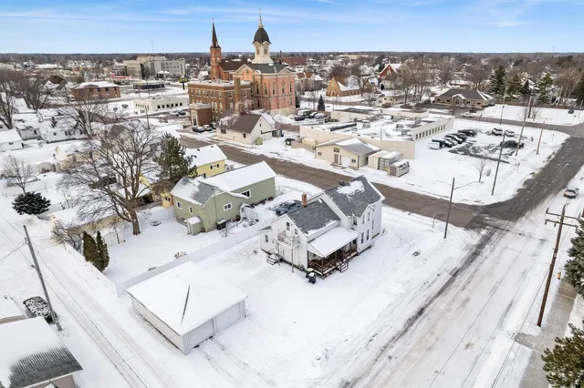 $189,900 | 813 8th Street, Menominee, MI 49858