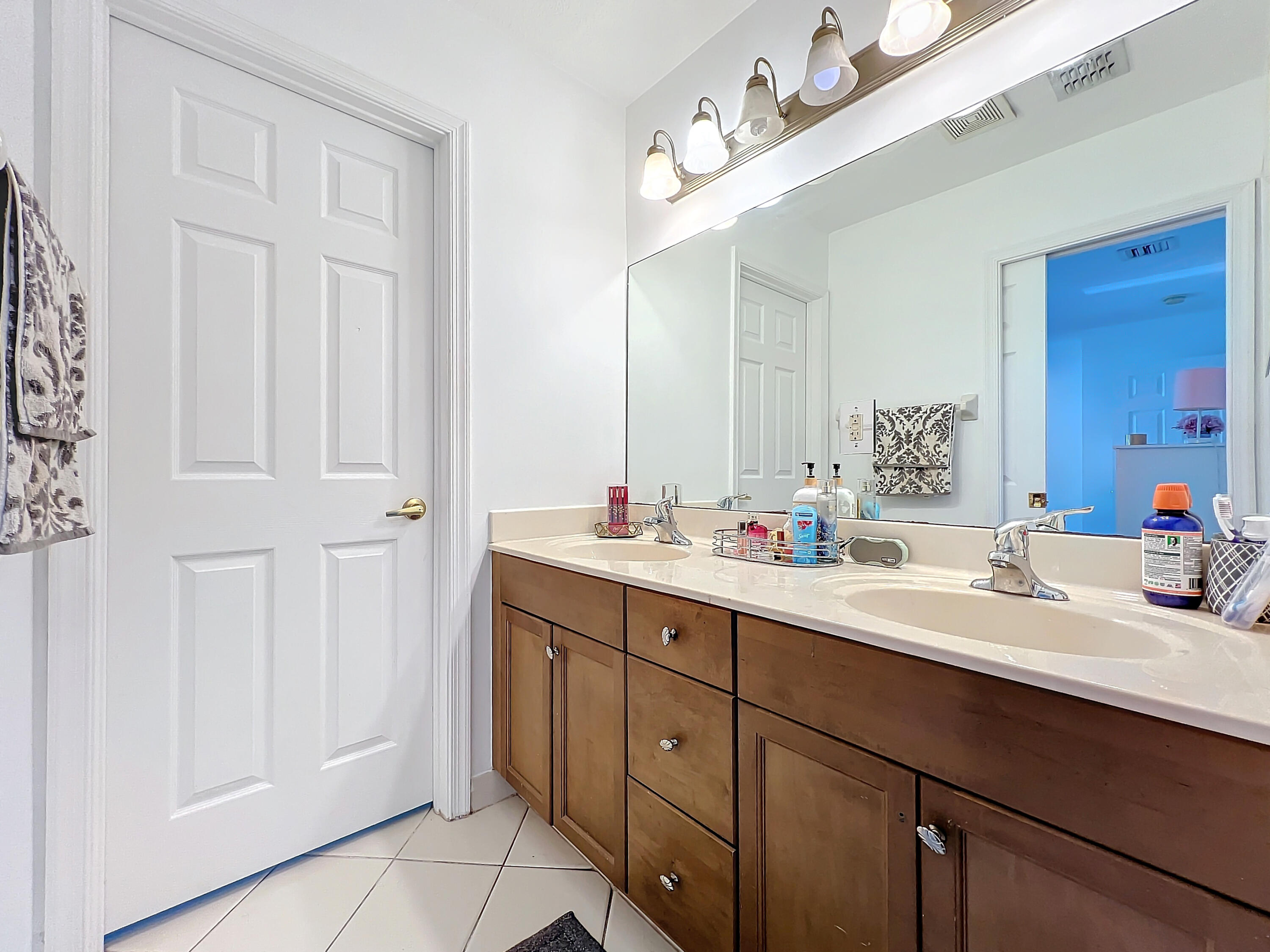 9756 Roche Place Wellington, FL 33414 - Photo 25 of 29 Guest Bathroom