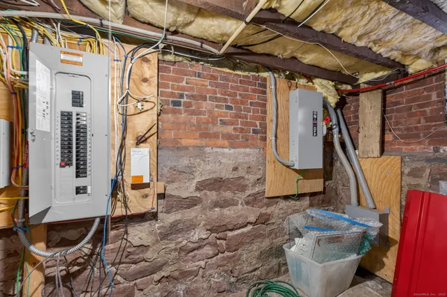 $299,999 | 202 Laurel Street, Hartford, CT 06105