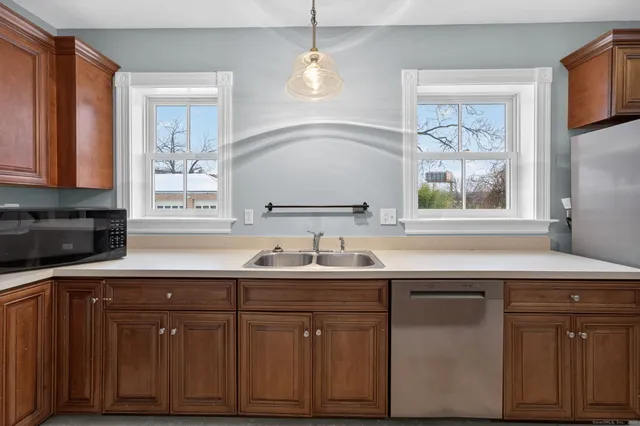 $299,999 | 202 Laurel Street, Hartford, CT 06105