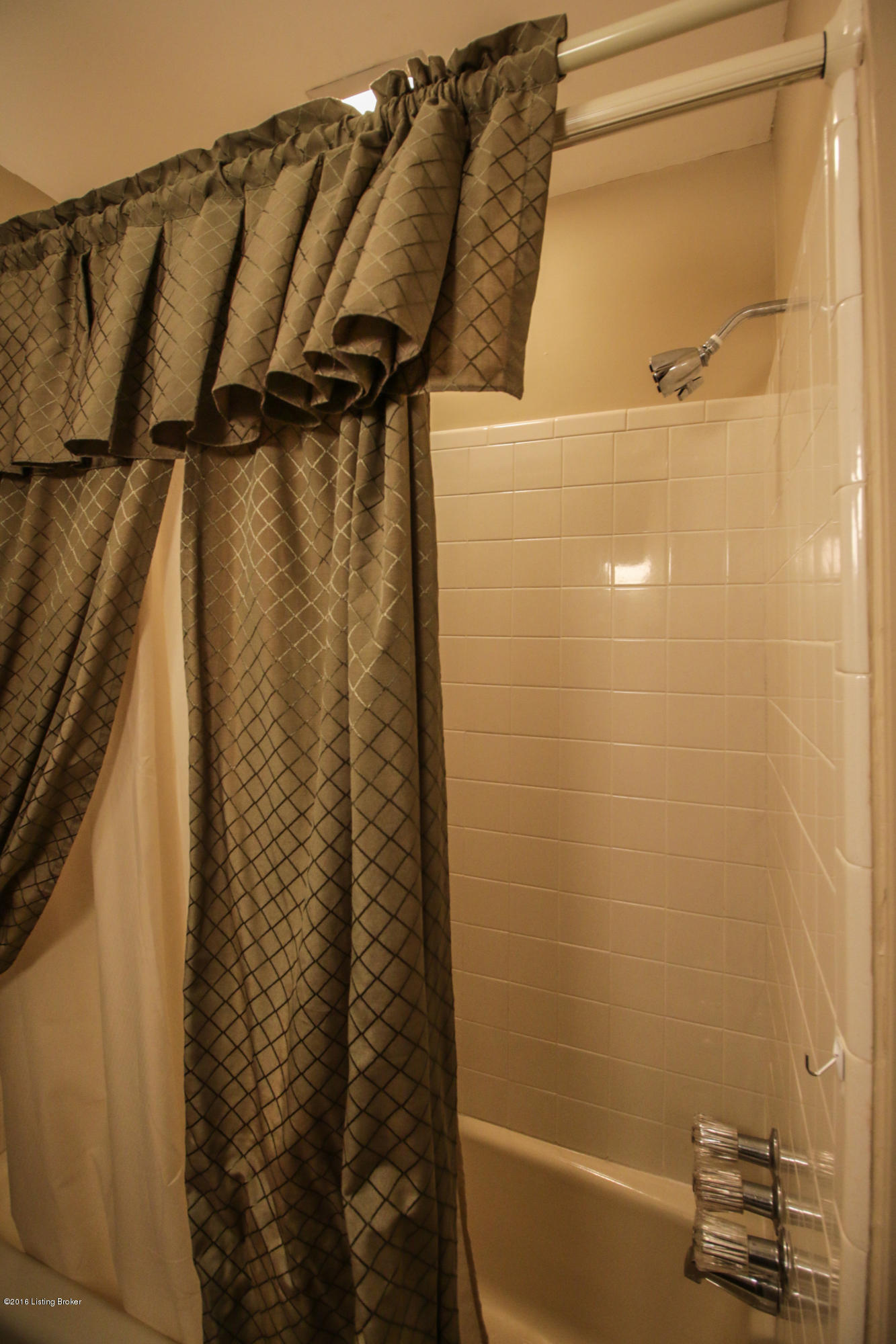 3008 Lexham Road Louisville, KY 40220 - Photo 30 of 58 34