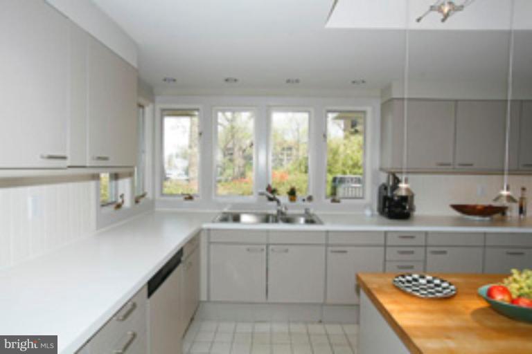 92 Quarter Landing Road Annapolis, MD 21403 - Photo 10 of 12 Kitchen #2