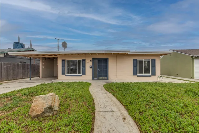 $339,000 | 208 West Hampton Way, Fresno, CA 93705