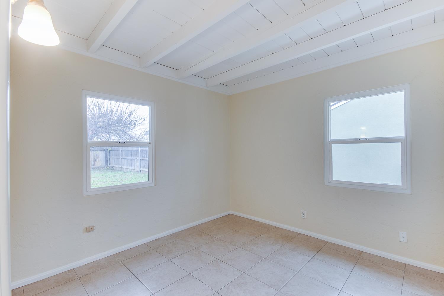 208 West Hampton Way Fresno, CA 93705 - Photo 17 of 25