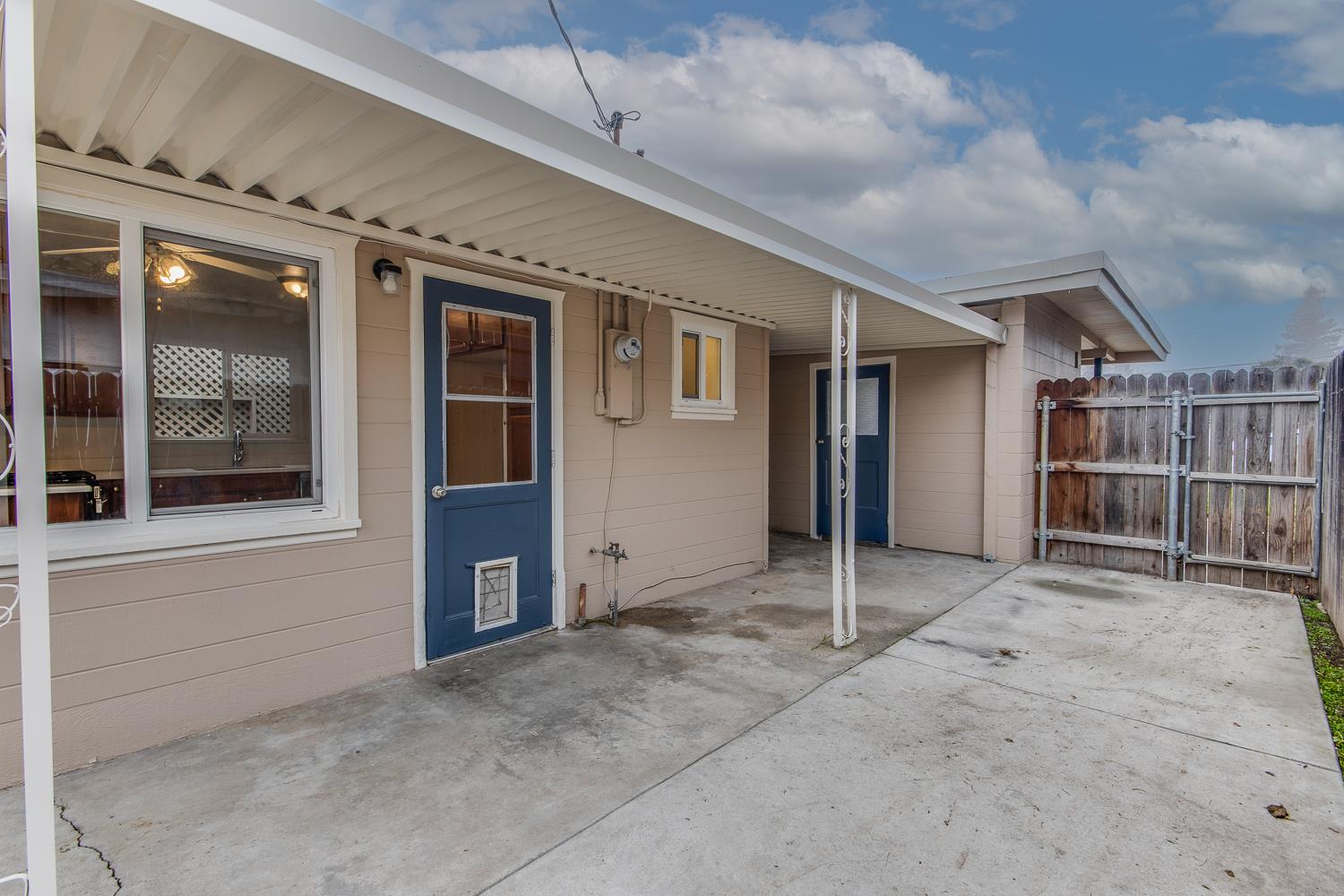 208 West Hampton Way Fresno, CA 93705 - Photo 19 of 25