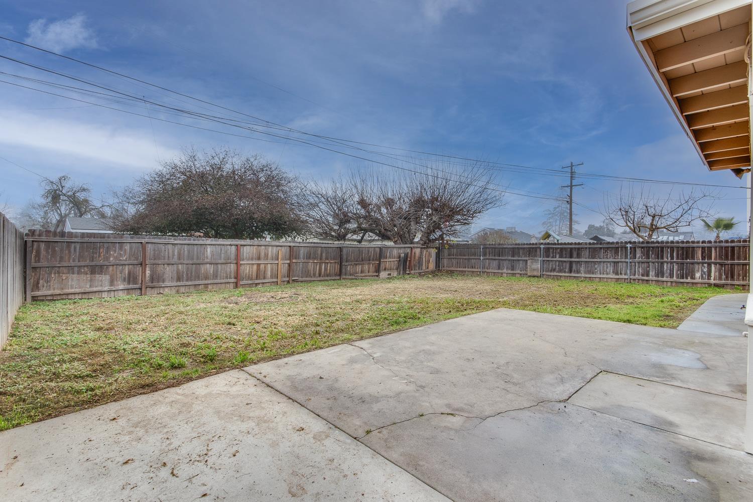 208 West Hampton Way Fresno, CA 93705 - Photo 20 of 25