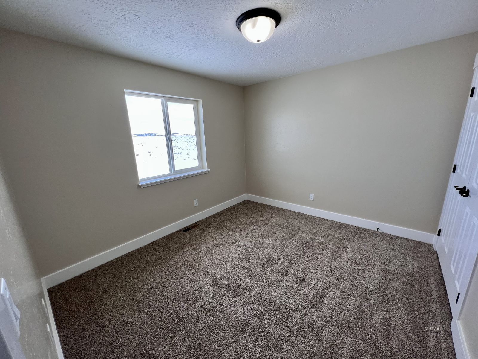 997 Sun Vly Road Spring Creek, NV 89815 - Photo 15 of 27 an empty room with a window