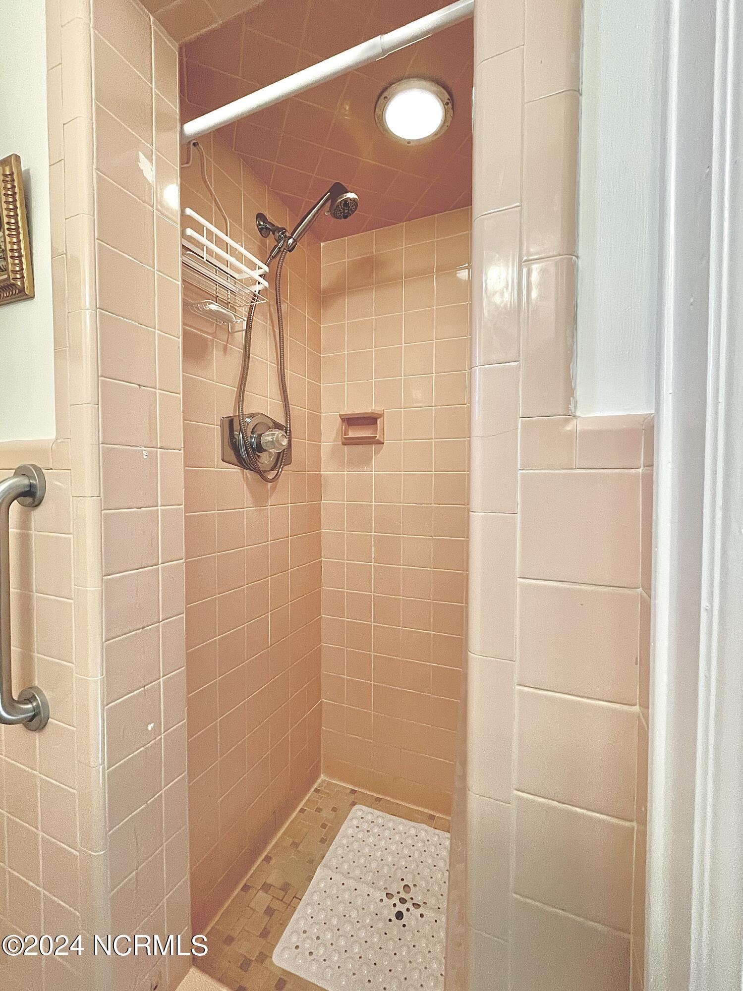 310 Golf Road Plymouth, NC 27962 - Photo 35 of 69 Smaller Shower