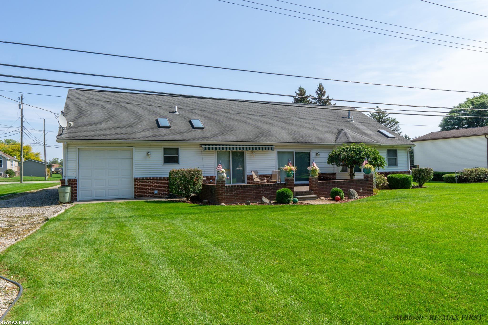 5317 Clintonville Road Clarkston, MI 48346 - Photo 10 of 63 50123216-9.JPG